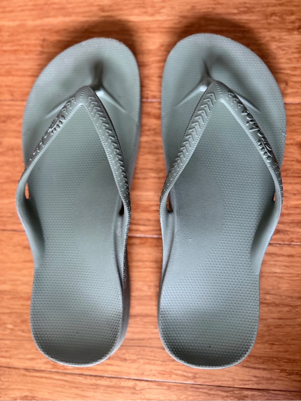 Archie’s Olive Green Flip Flop Sandals - Women’s Size 10 - Men’s Size 9